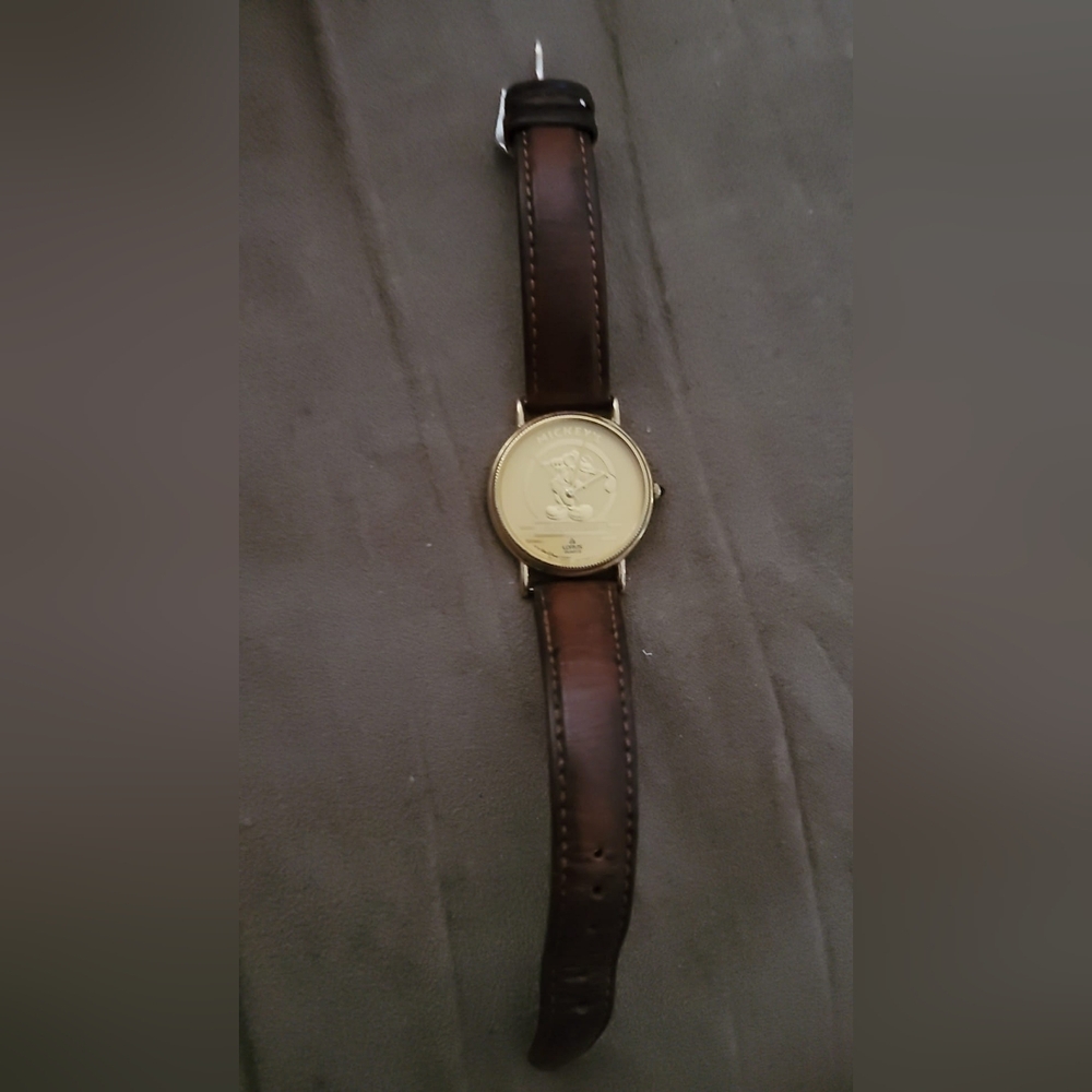 Lorus Disney Mickey Mouse Golf Club Gold Tone Watch